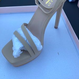 Brand New tie up heels